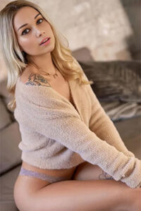 Eva Escort Hizmeti Berlin özel bir dairede ihale öpücükleriyle dolu şehvetli anlar için deneyimli ince baştan çıkarıcı