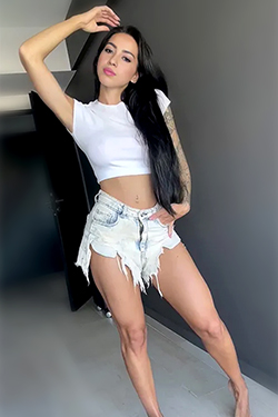 Berlin'de tatlı göğüsleri olan eskort fahişe Tenea sonu olmayan seksi seviyor